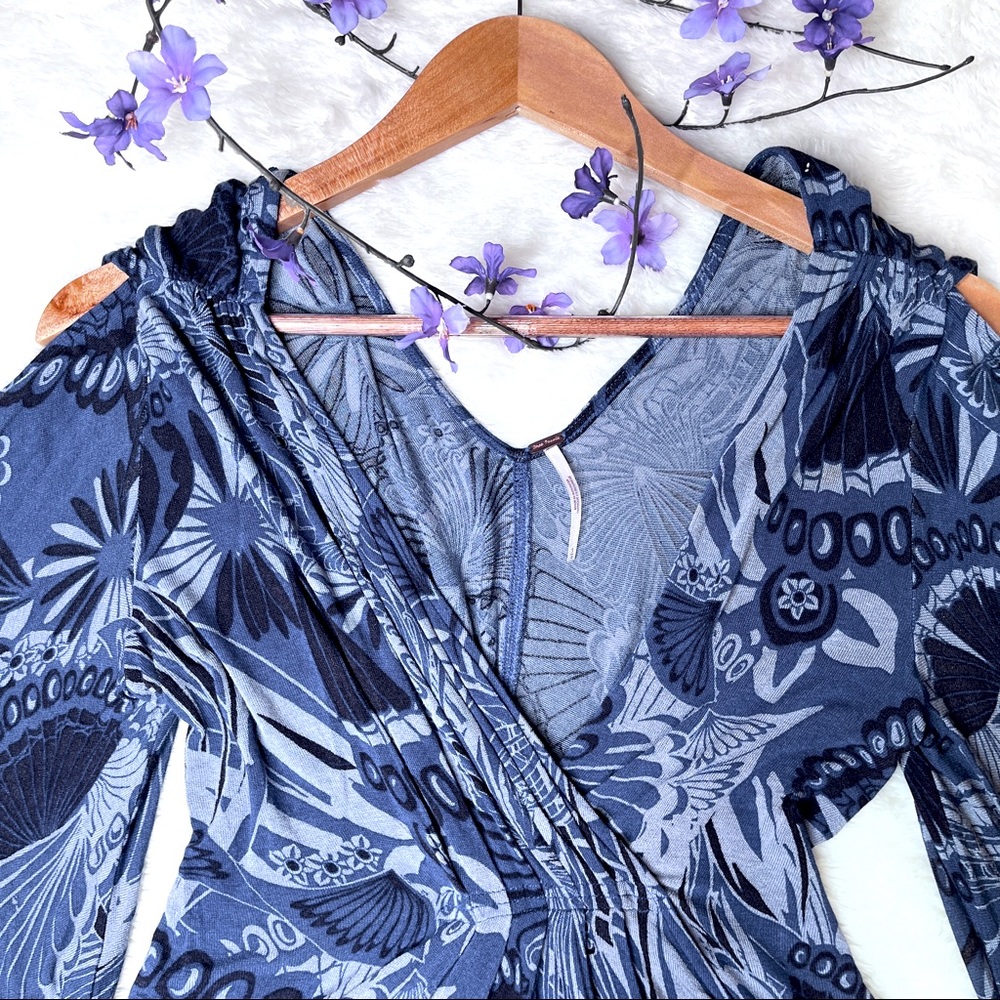 ⭐️SOLD⭐️3/$20 🔥Free People | Boho AZURE Blue Floral Bell Sleeve Top Sz SP - Picture 5 of 10